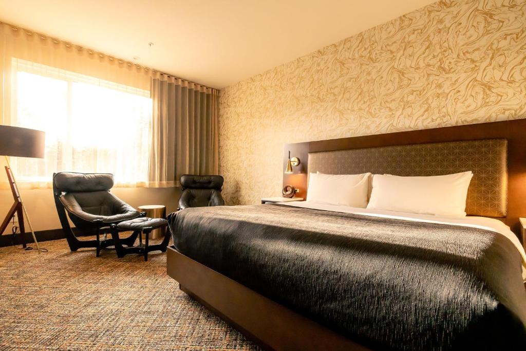 Postel nebo postele na pokoji v ubytování Hotel Zed Tofino