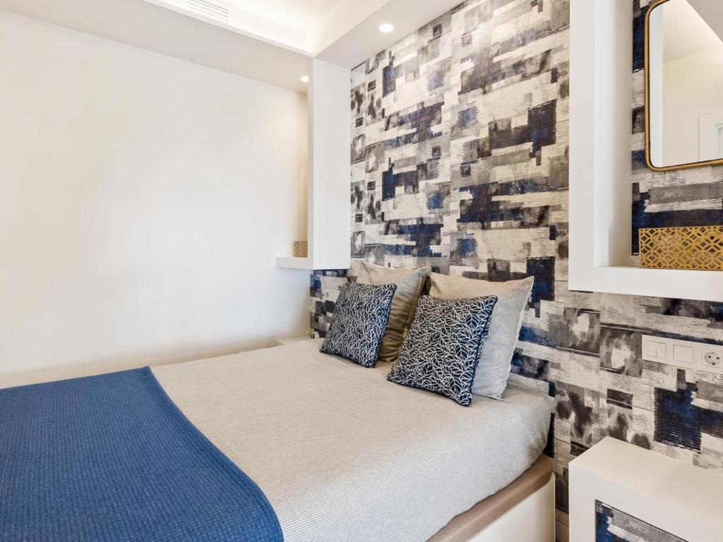 A bed or beds in a room at Estudio en medina garden