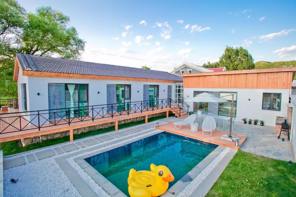 a swimming pool with a rubber duck in the yard of a house at Hidden in the World (Winter Olympic Town) - Stay Together in Liubinbu