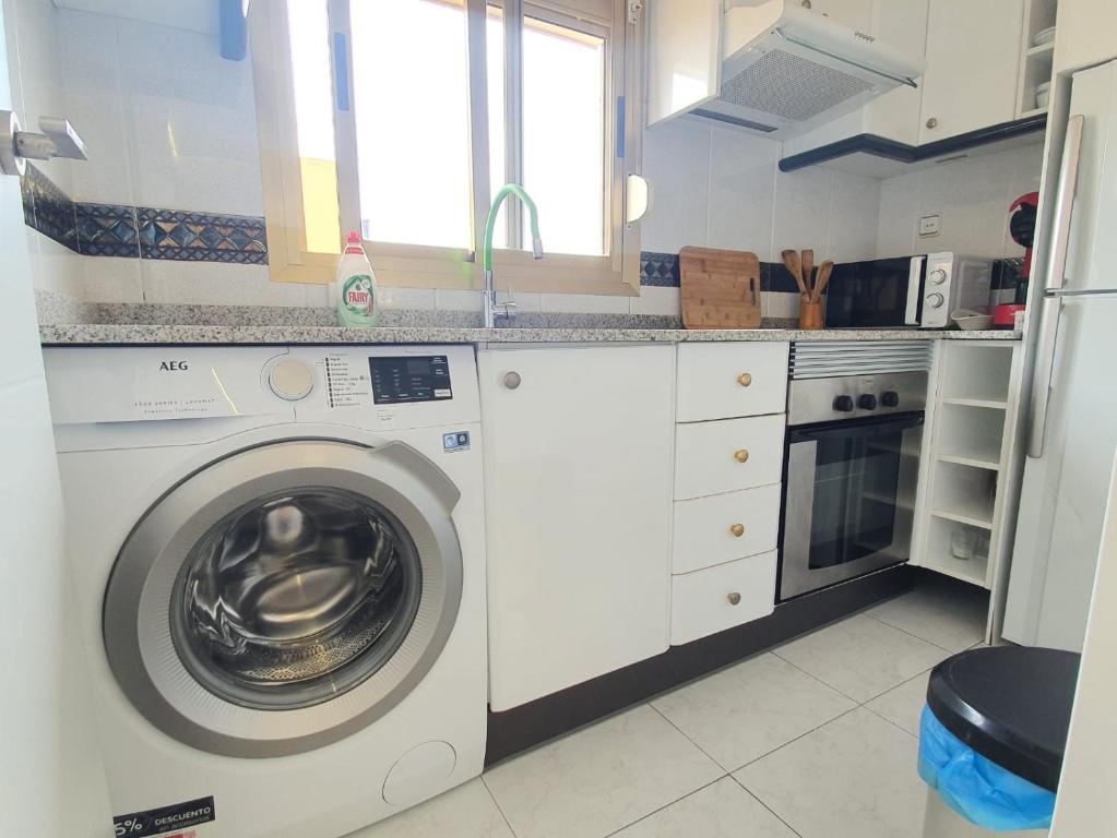 Kuchyň nebo kuchyňský kout v ubytování Apartamento en Salou con las vistas al Port Aventura