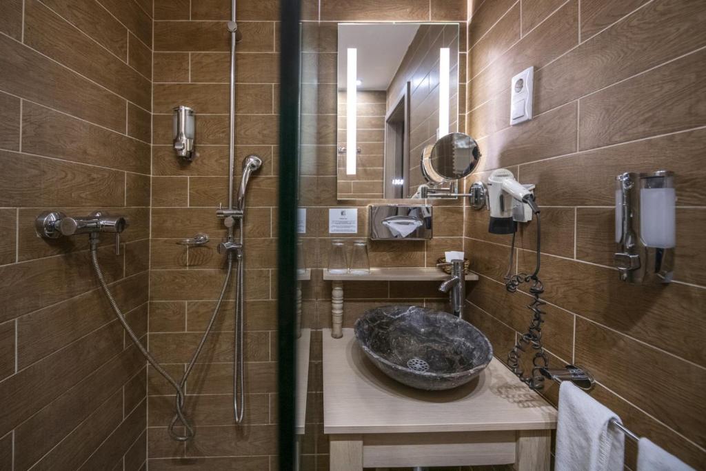 Koupelna v ubytování Oxigén Family Hotel Noszvaj