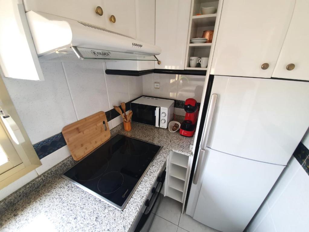 Kuchyň nebo kuchyňský kout v ubytování Apartamento en Salou con las vistas al Port Aventura