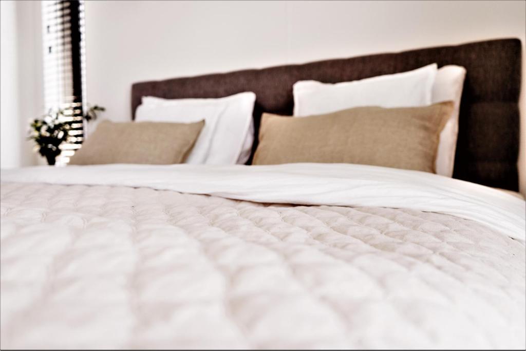 Postel nebo postele na pokoji v ubytování B&B Ganzendiep aan het water