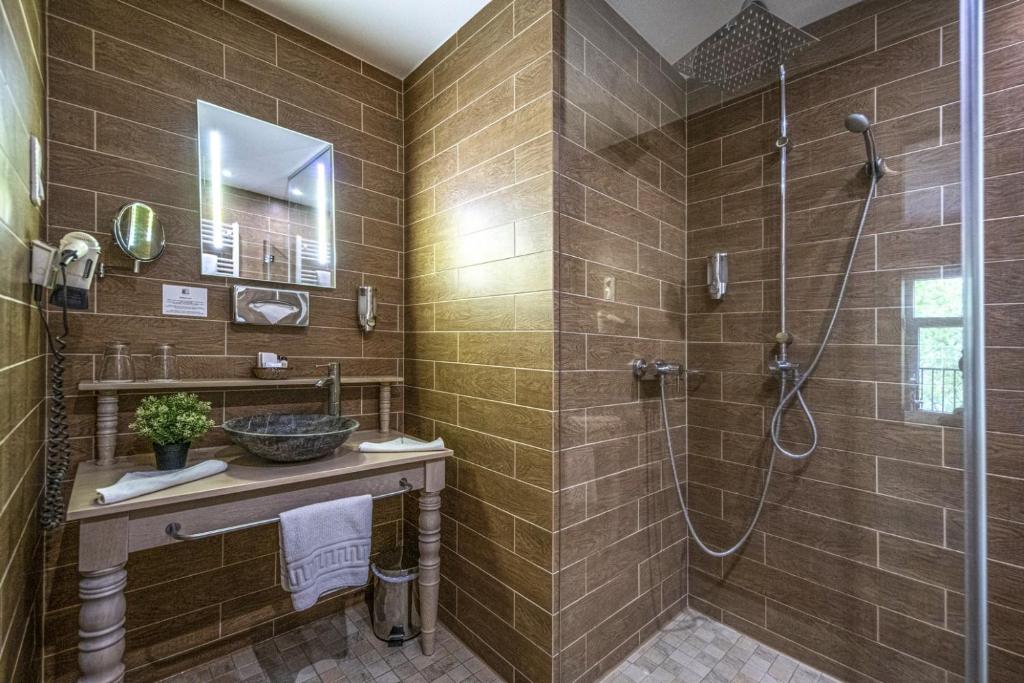 Koupelna v ubytování Oxigén Family Hotel Noszvaj