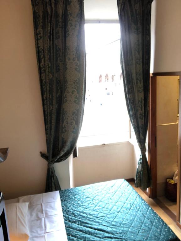 Postel nebo postele na pokoji v ubytování Hotel Le Due Fontane