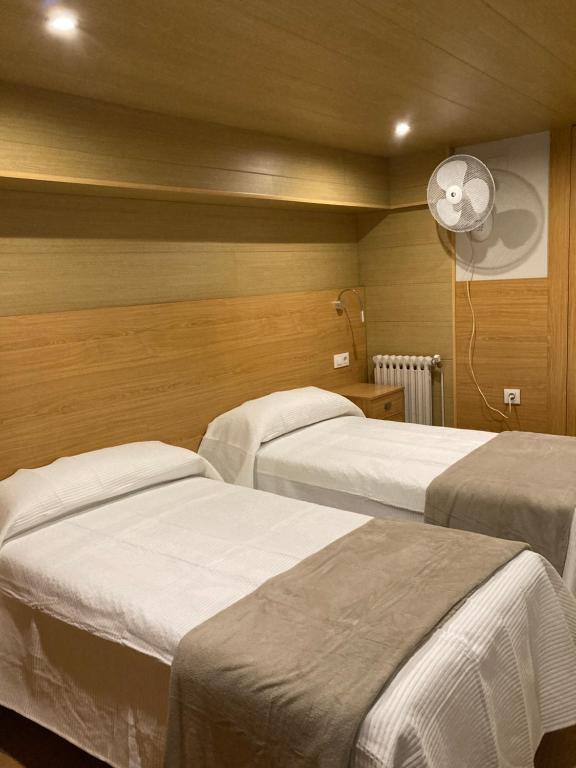 Hostal Crisol X Liste Station - Chambre Quadruple Avec Salle De Bain Privée