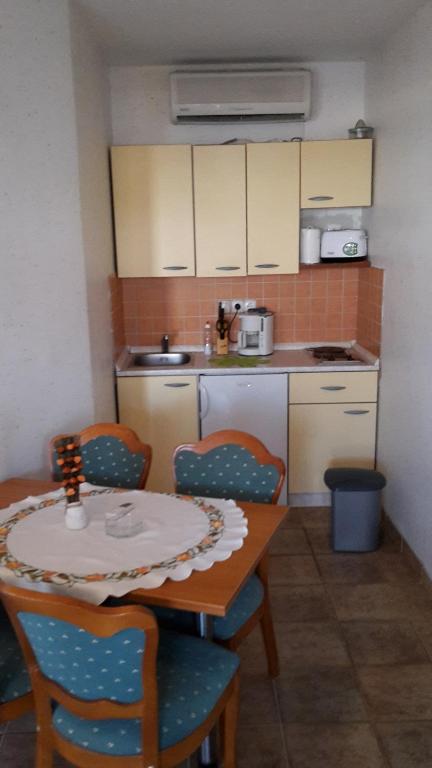 Ferienhaus Vesna - Two-Bedroom Apartment