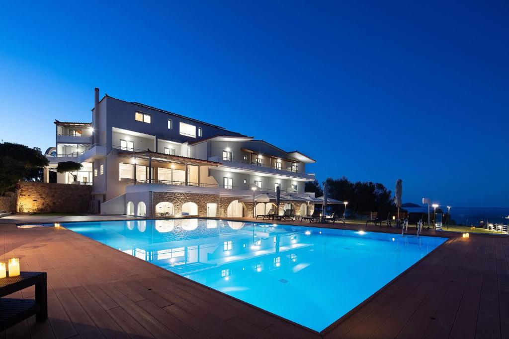 Bazén v ubytování ALKINOI RESORT AND SPA nebo v jeho okolí
