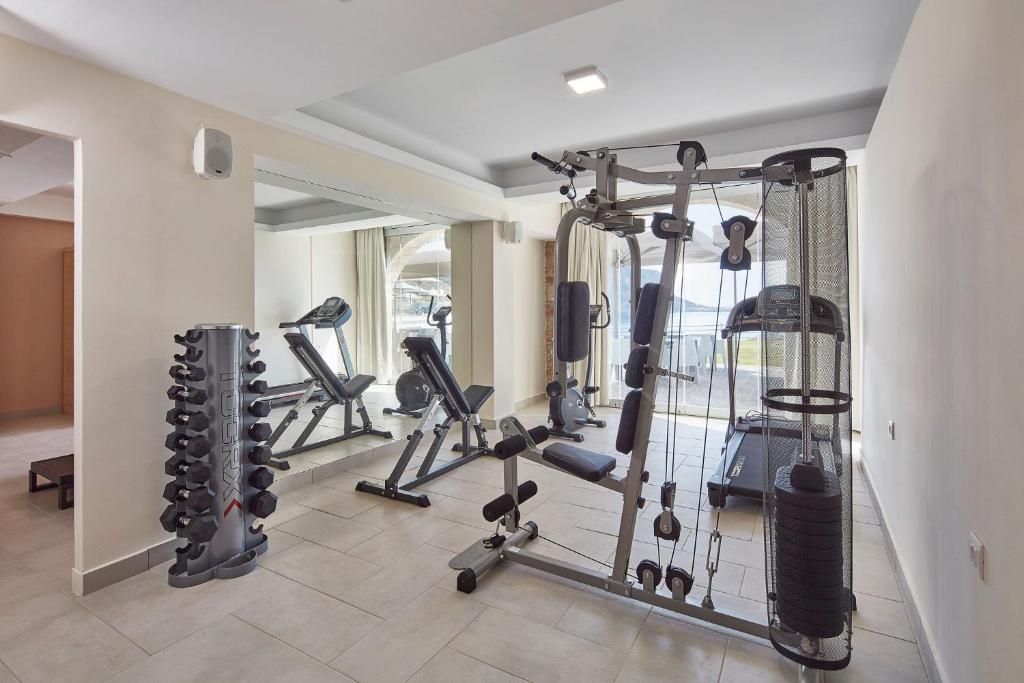 Fitness centrum a/nebo fitness zařízení v ubytování ALKINOI RESORT AND SPA