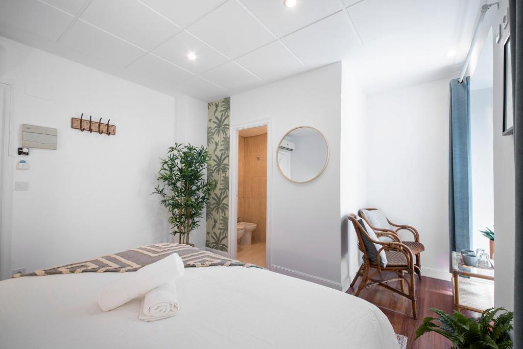 Posteľ alebo postele v izbe v ubytovaní Marisol - Self Check-In Guesthouse - Adults only