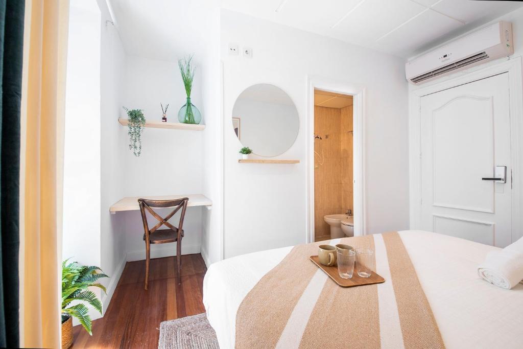 Posteľ alebo postele v izbe v ubytovaní Marisol - Self Check-In Guesthouse - Adults only
