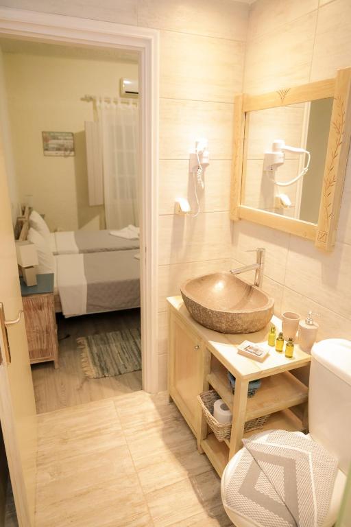 Kúpeľňa v ubytovaní Akrotiri B&B