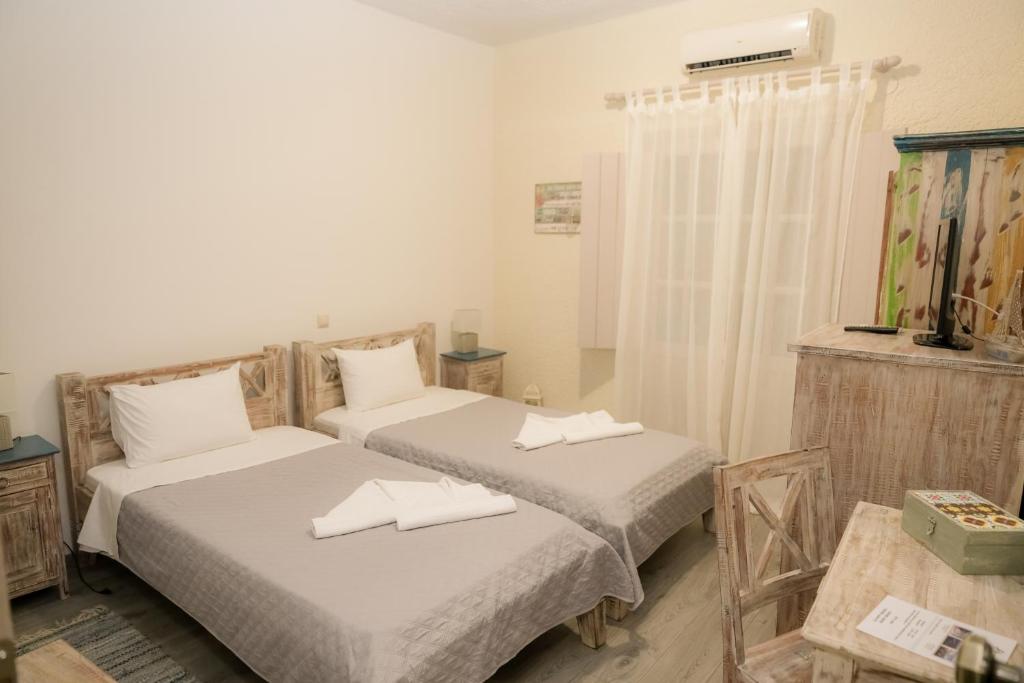 Posteľ alebo postele v izbe v ubytovaní Akrotiri B&B