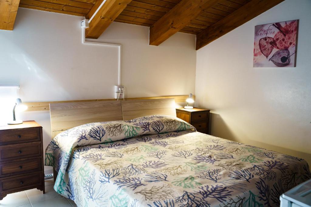 Postel nebo postele na pokoji v ubytování Sansi´s Sapri Camere