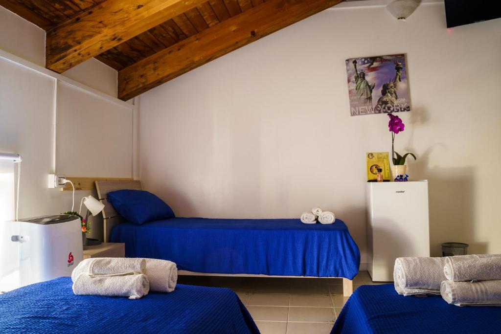 Postel nebo postele na pokoji v ubytování Sansi´s Sapri Camere