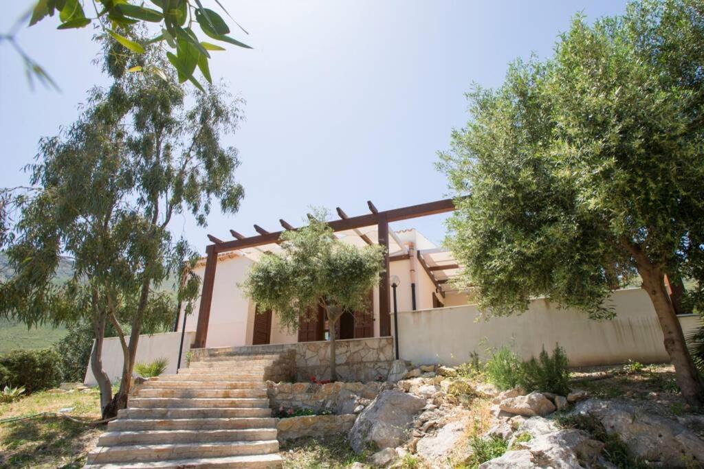 Κήπος έξω από το VILLA VIGNETO