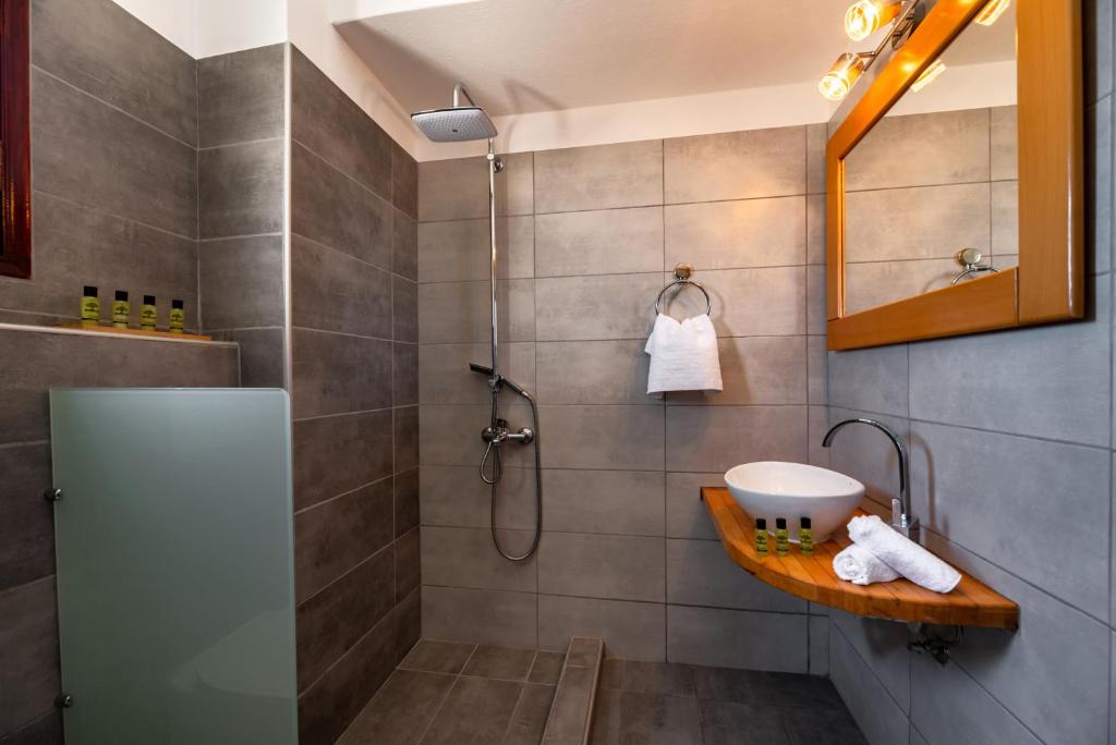 Marina's Studios - 17