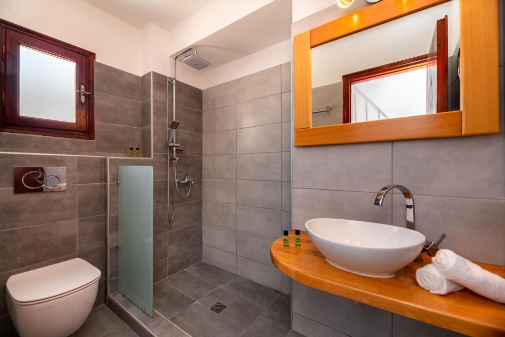 Marina's Studios - 16