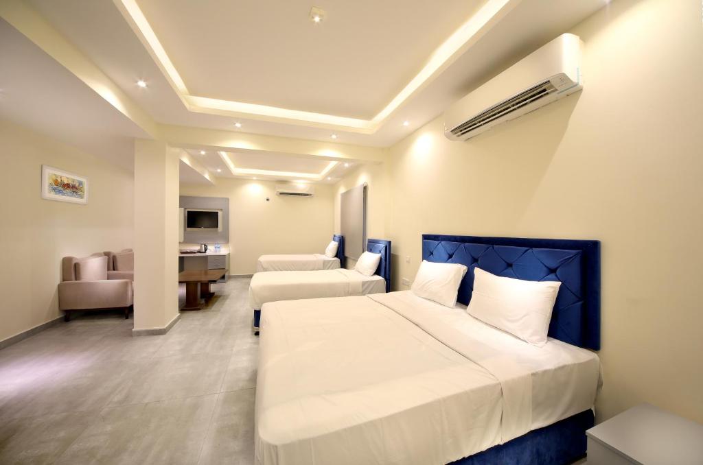 Ένα ή περισσότερα κρεβάτια σε δωμάτιο στο NASEEM HOTEL