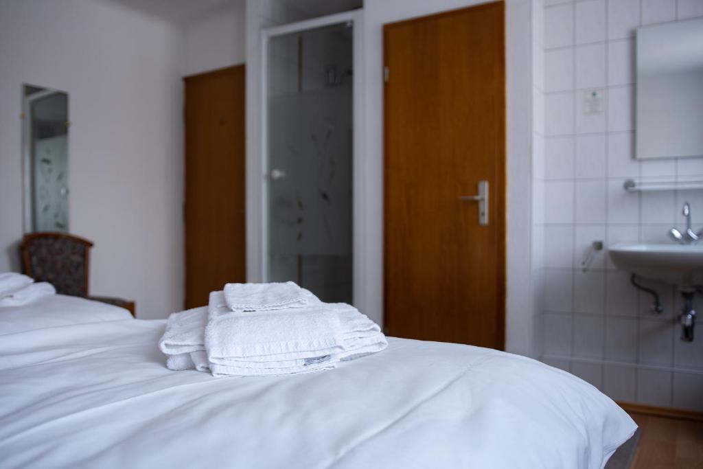 Postel nebo postele na pokoji v ubytování Hotel Huberty Kautenbach