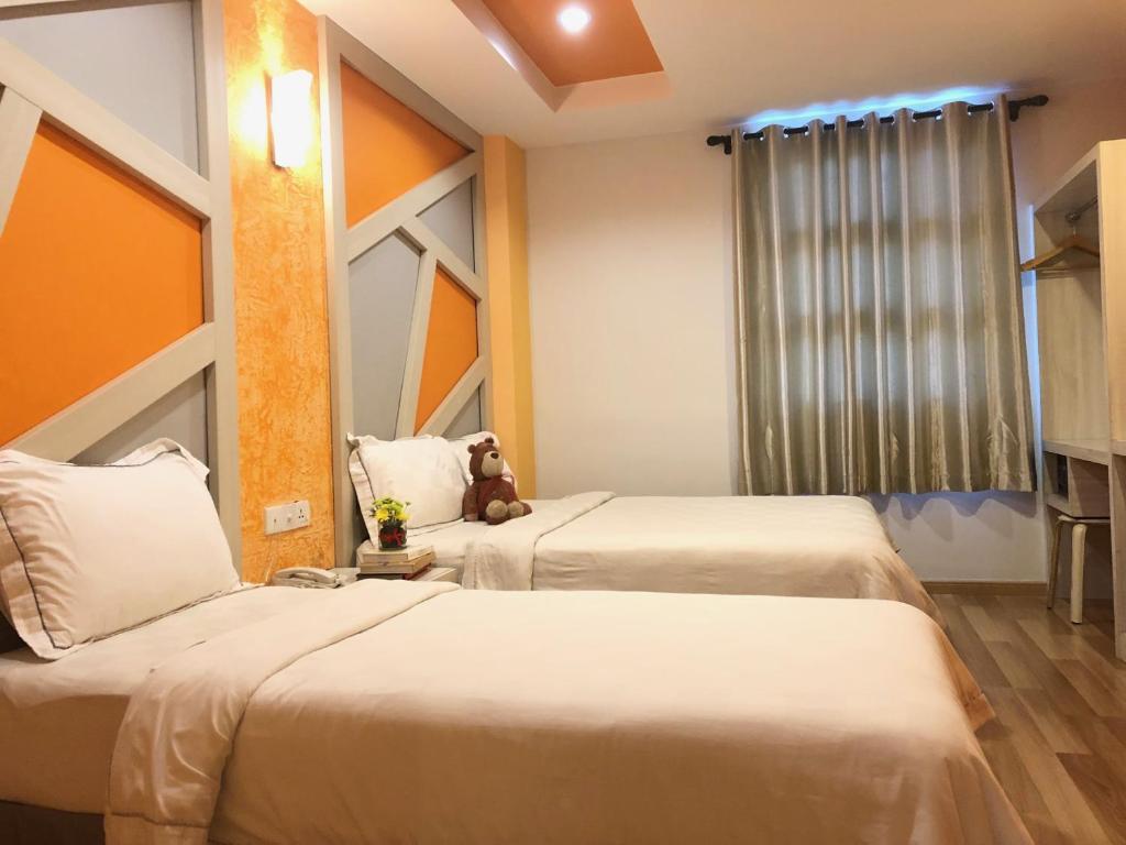 Postel nebo postele na pokoji v ubytování Sunshine Inn Plus