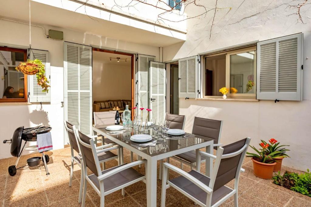 a dining room with a table and chairs at Casa Antonia in Port de Pollensa