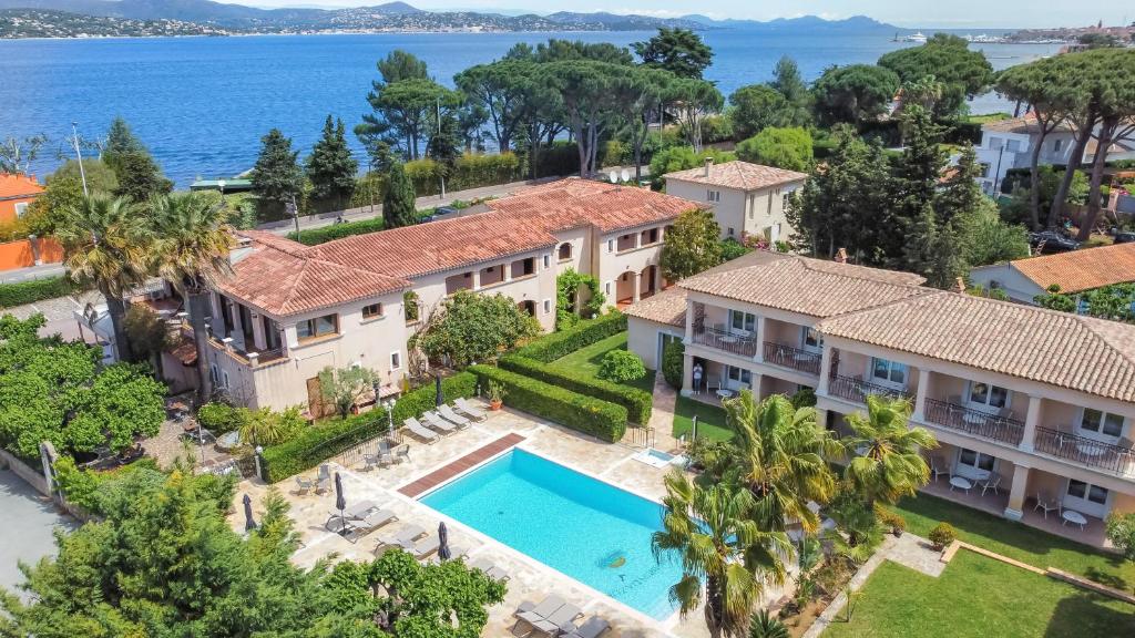 an aerial view of a house with a swimming pool at Hotel Brin d'Azur - Saint Tropez in Saint-Tropez