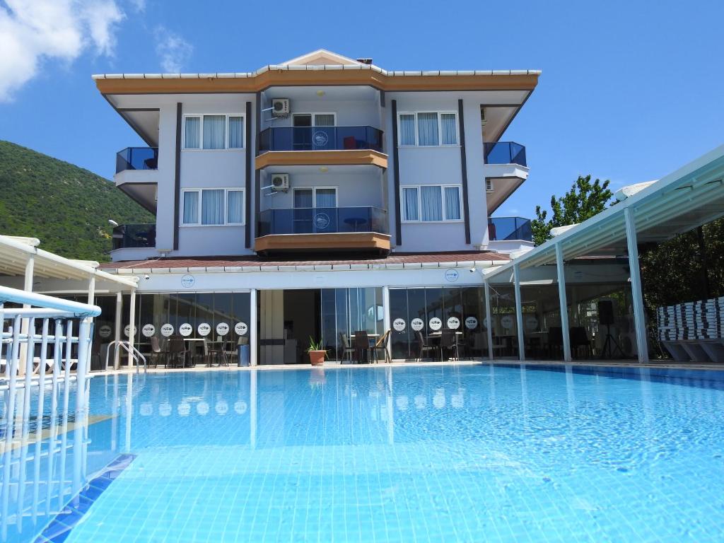 a hotel with a swimming pool in front of a building at Senam Hotel in Balıkesir