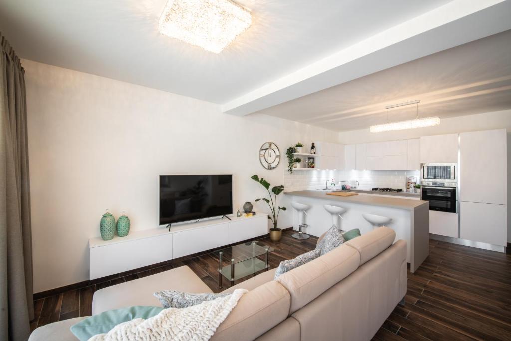 Electra Residence - Luxury Central Beachview Apartment - 4