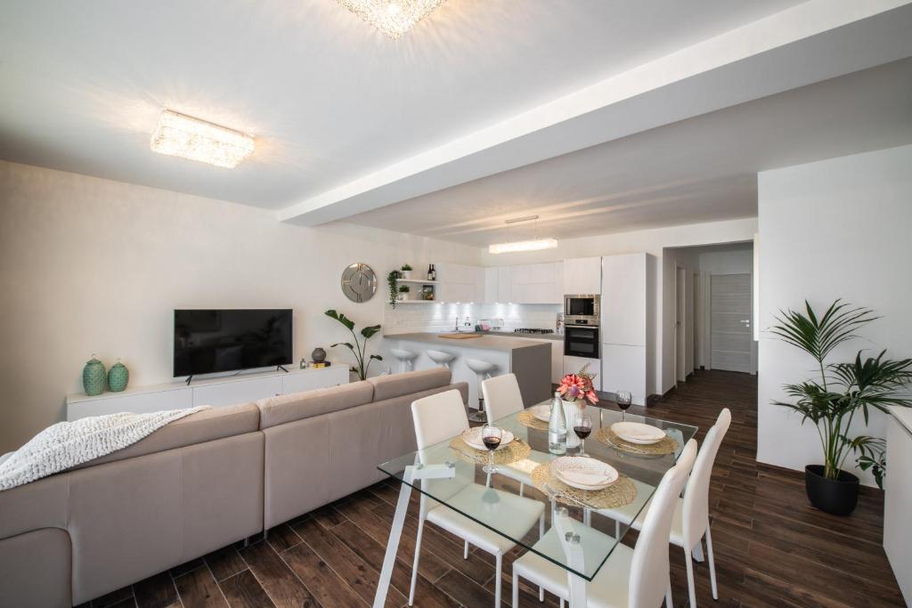 Electra Residence - Luxury Central Beachview Apartment - 7