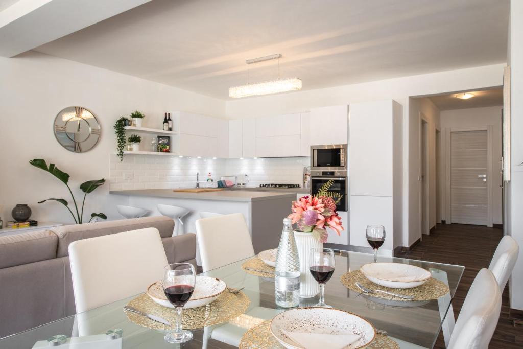 Electra Residence - Luxury Central Beachview Apartment - 5