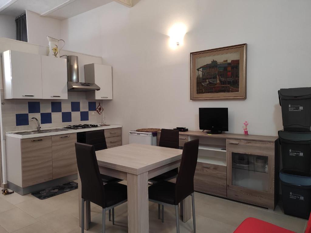 A kitchen or kitchenette at Appartamento Marta