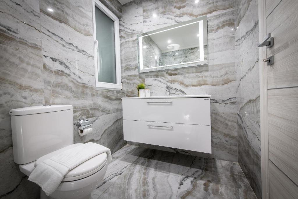 Electra Residence - Luxury Central Beachview Apartment - 17