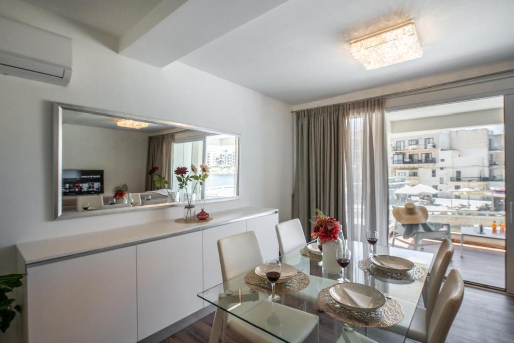 Electra Residence - Luxury Central Beachview Apartment - 9