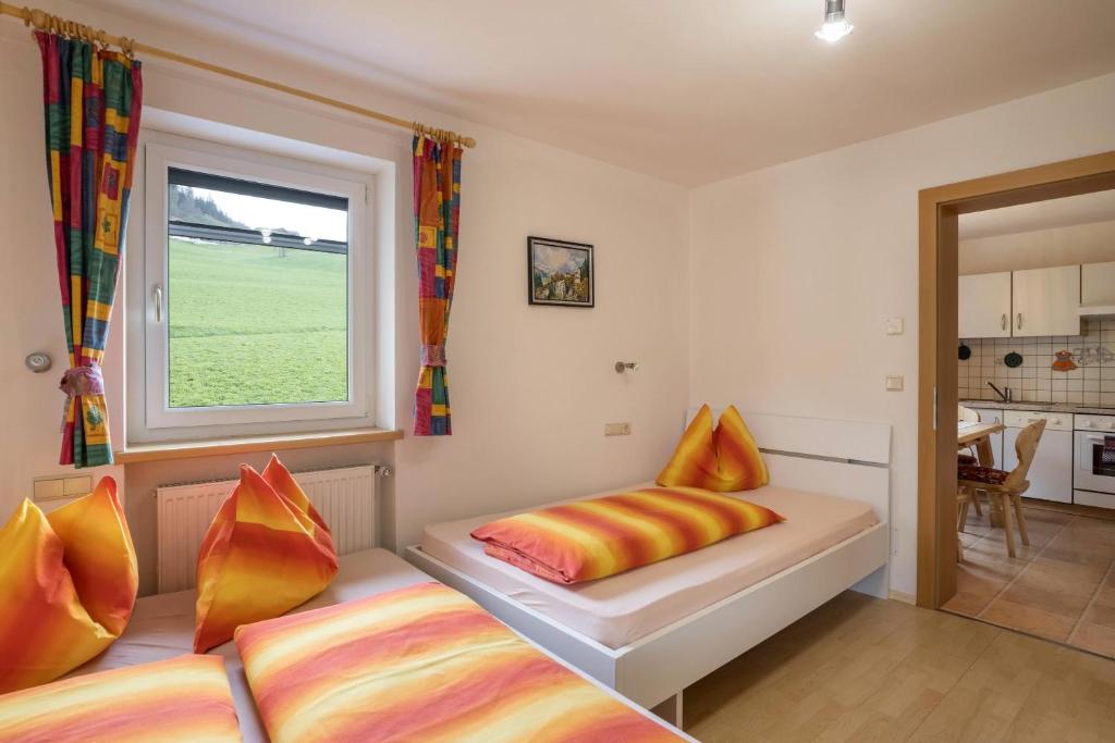 Postel nebo postele na pokoji v ubytování Ferienwohnung Kirchblick Gasser