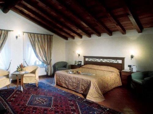 Uma cama ou camas num quarto em Bes Hotel Bergamo Cologno al Serio