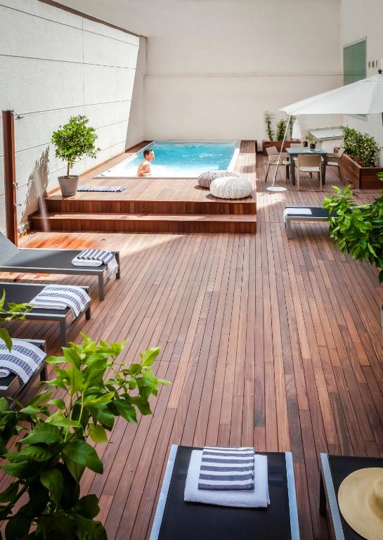 Bazén v ubytování Eric Vökel Boutique Apartments - Atocha Suites nebo v jeho okolí