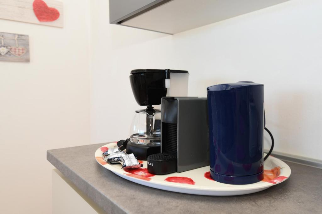 Príslušenstvo na prípravu kávy alebo čaju v ubytovaní Casa Raffaella -Ciao Vacanze-