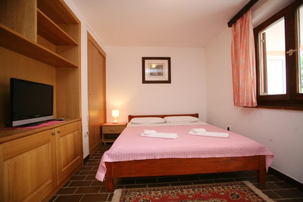 Posteľ alebo postele v izbe v ubytovaní Studio Apartment in Porec with Terrace, WiFi (3794-1)
