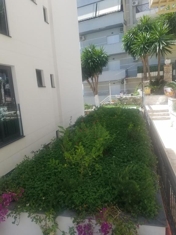 Taman di luar Apartamente Duplex Berti