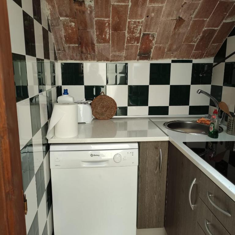 Kuchyň nebo kuchyňský kout v ubytování Casa Rural La Bodega