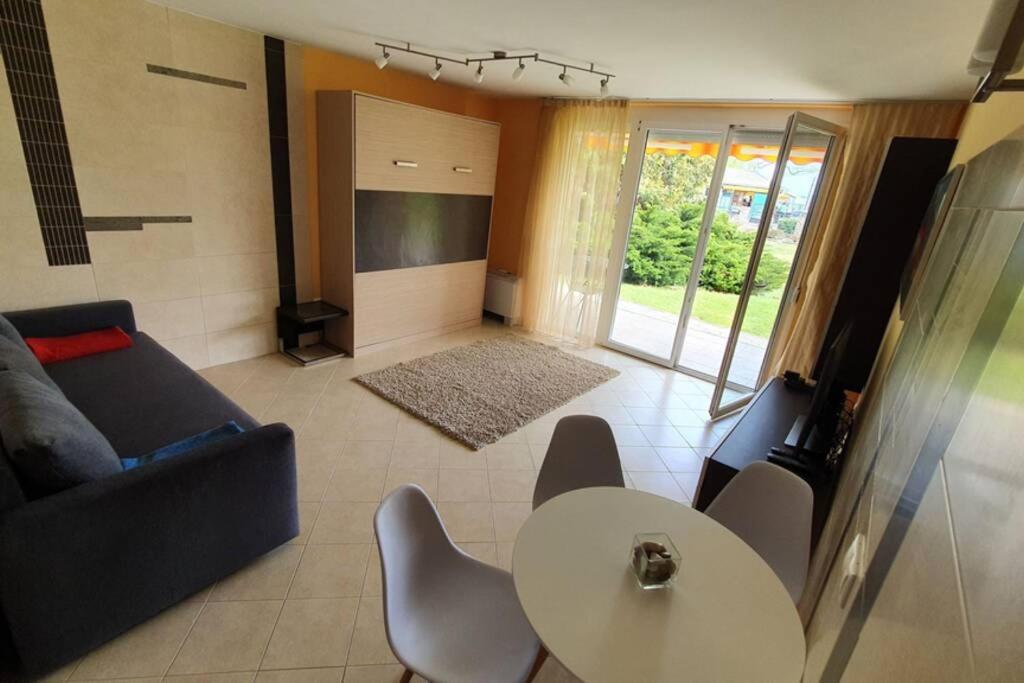 Posedenie v ubytovaní Igényes 4 fős apartman közvetlen a strandnál