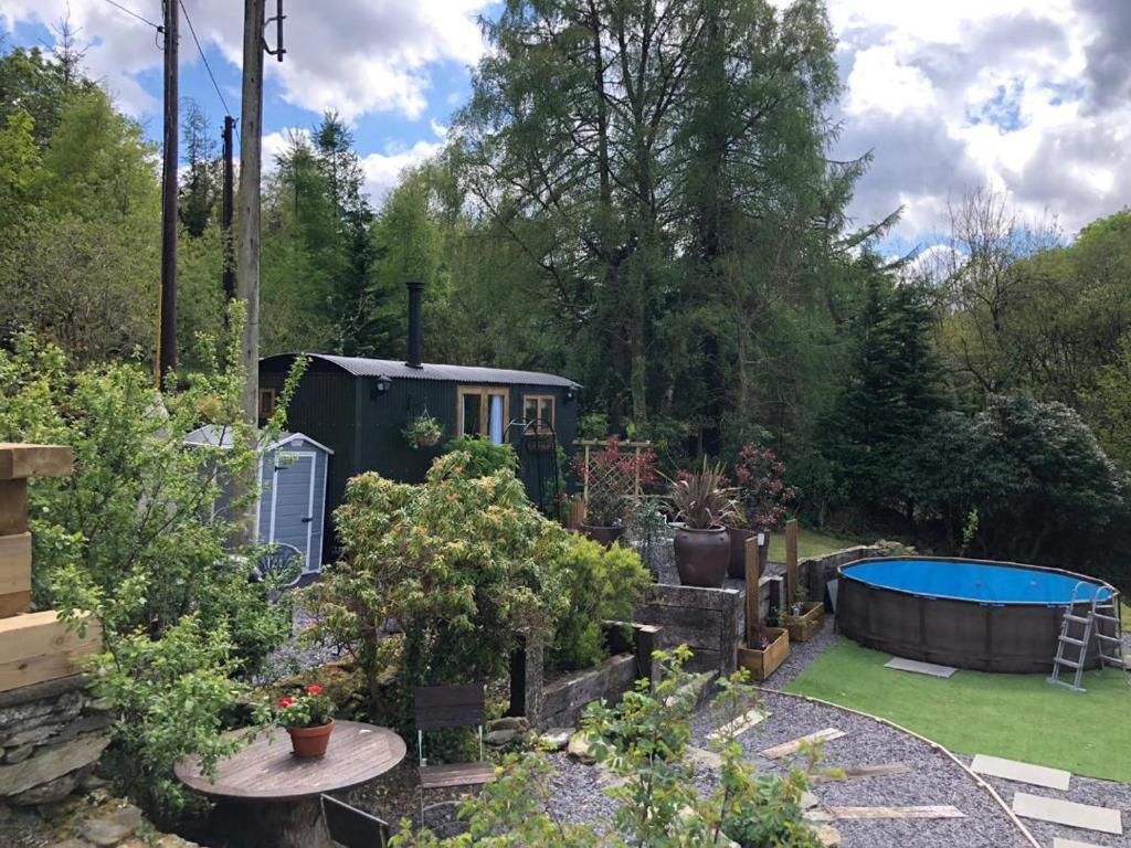 Zahrada ubytování Betws View, Shepherd Hut