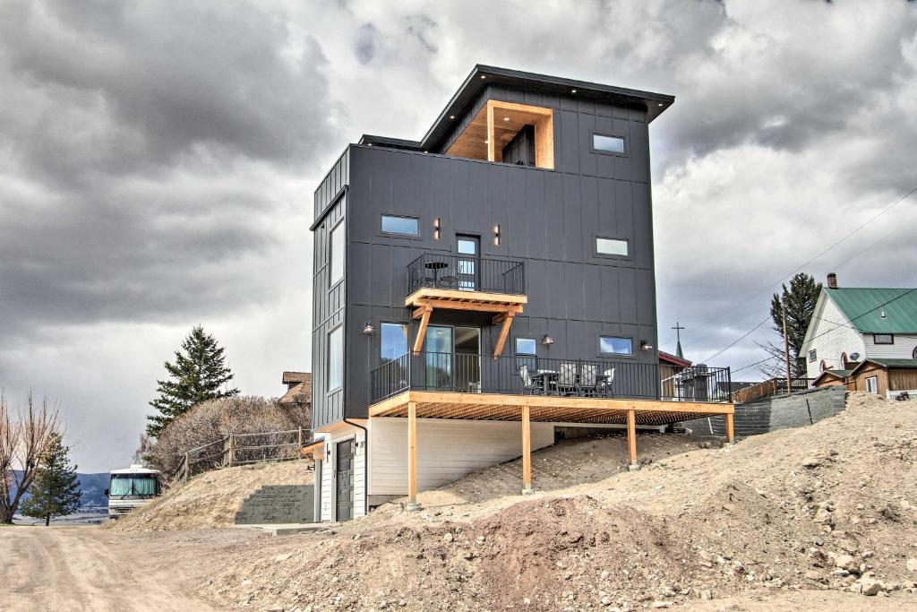 Exquisite Discovery Mtn Home with Sweeping Views