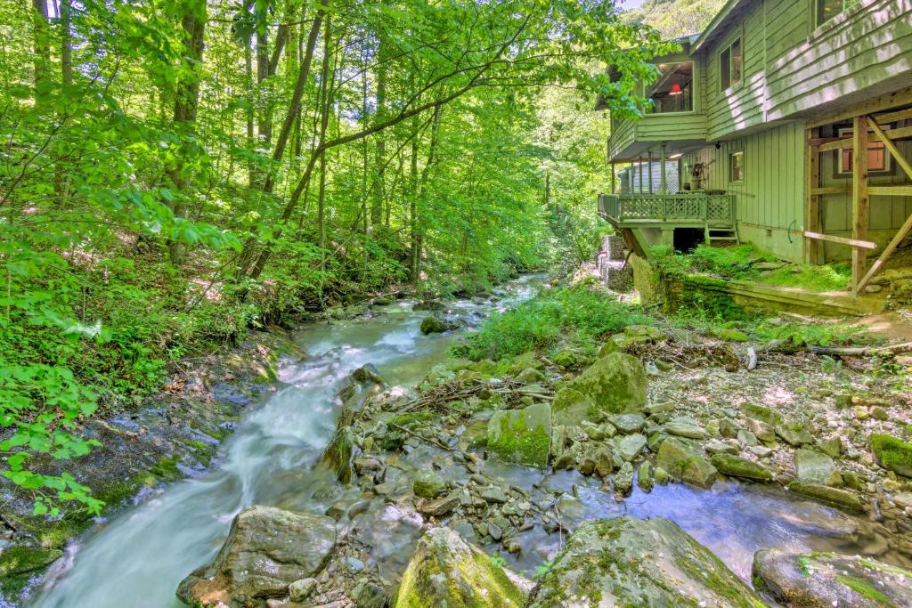 Tranquil Waynesville Escape Near Waterfalls!