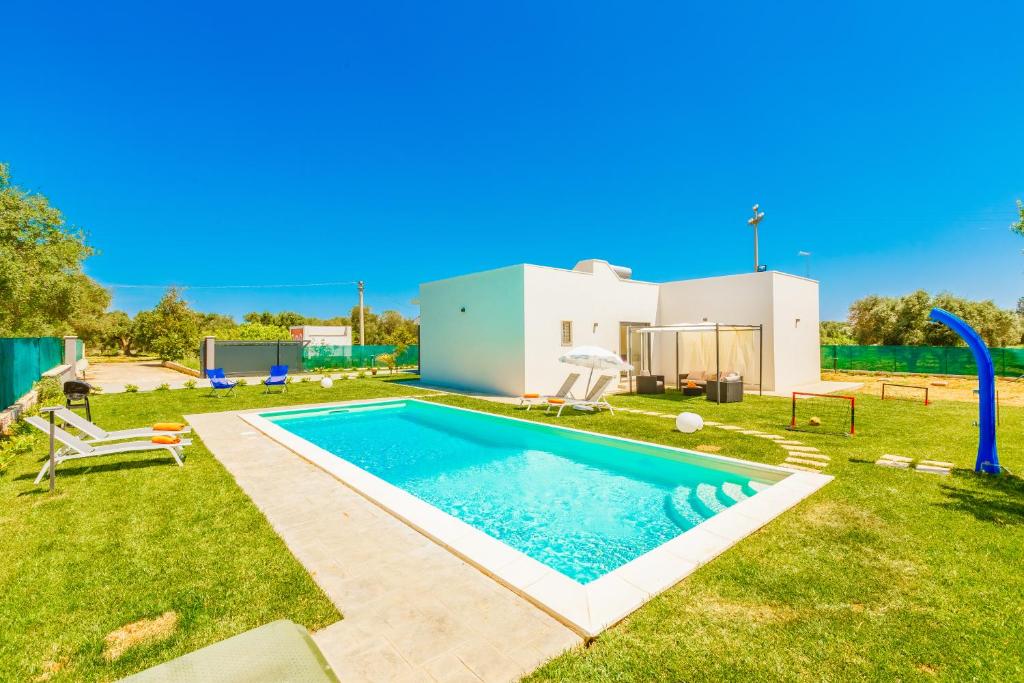 a swimming pool in the yard of a house at Villa Euframia in San Vito dei Normanni