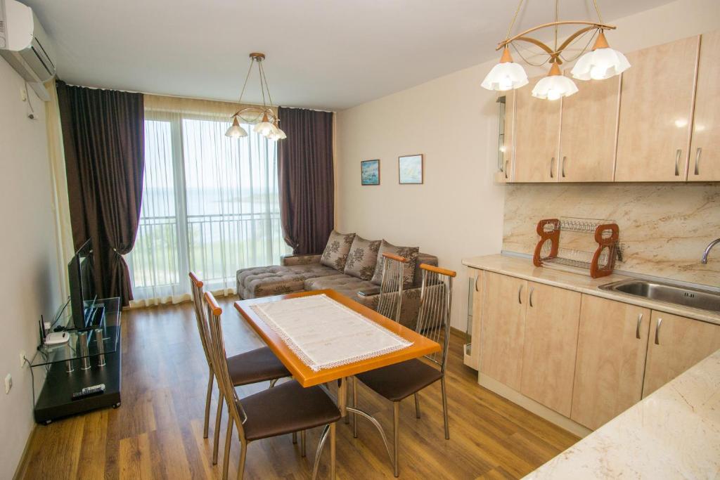 Kuchyň nebo kuchyňský kout v ubytování Guest apartments STELA