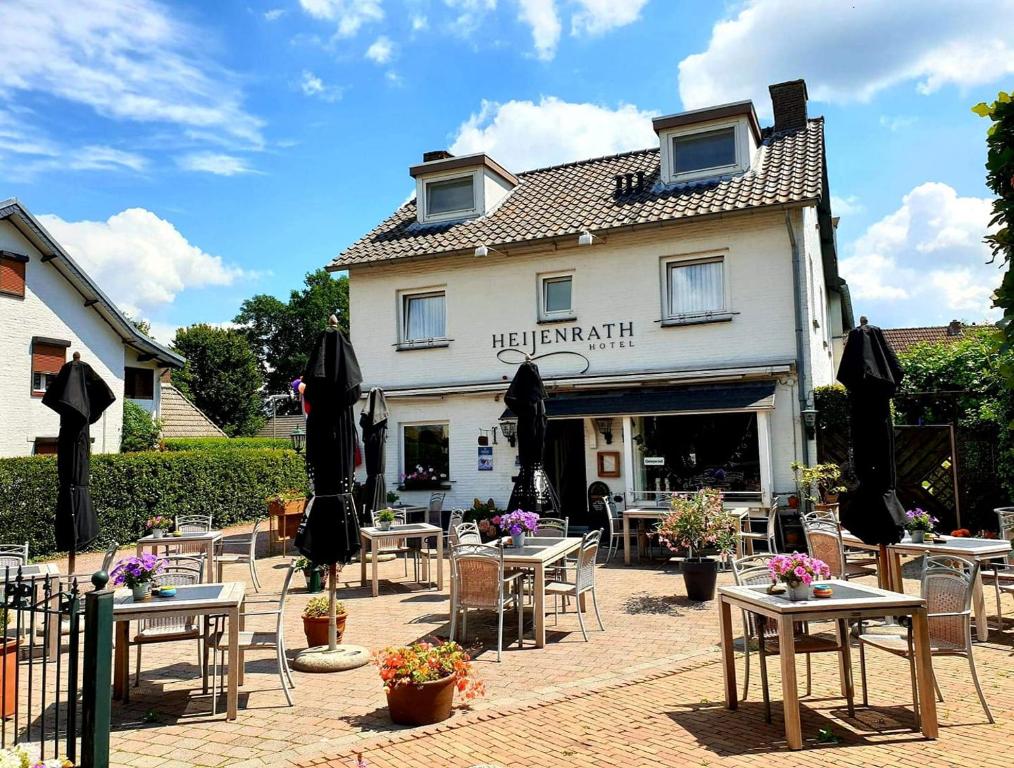 A restaurant or other place to eat at Hotel Heijenrath