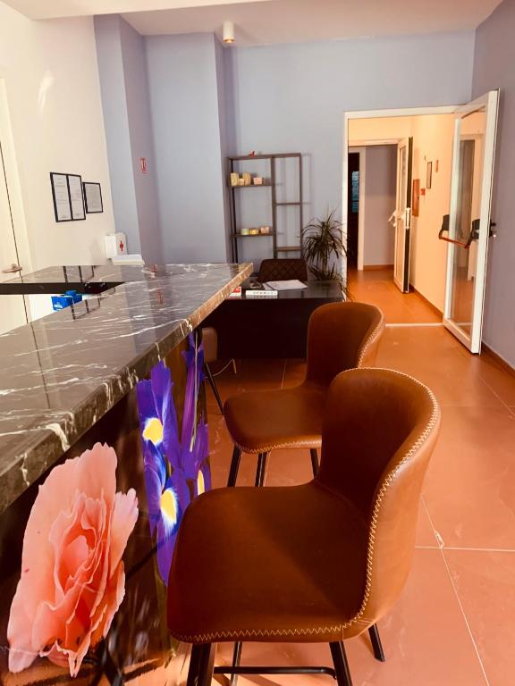 Televízia a/alebo spoločenská miestnosť v ubytovaní Hotel Elu Iris