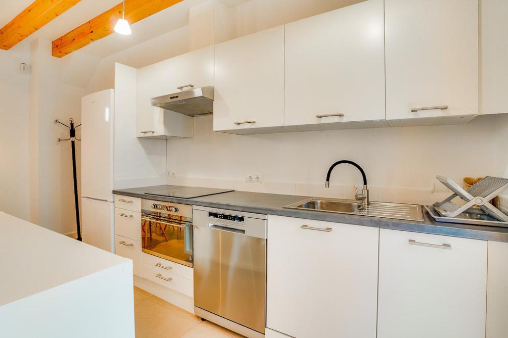 Kuchyň nebo kuchyňský kout v ubytování Duplex Palma Apartment - with garage